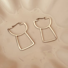 Load image into Gallery viewer, Dikiki’ Latte Stone Hoops
